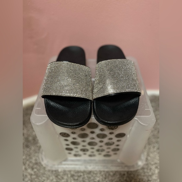 Super cute slide on shoes :) - Picture 6 of 7